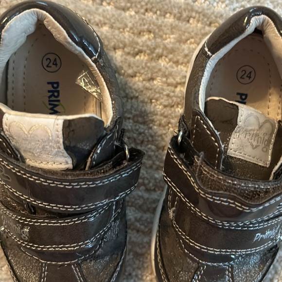 Good condition patent leather studded Primigi toddler shoes - Picture 4 of 9